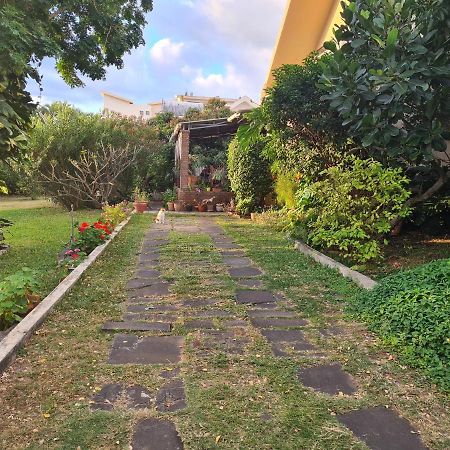 Comfy Home-Tropical Garden & 5 Min Walk To Beach Tamarin Eksteriør billede