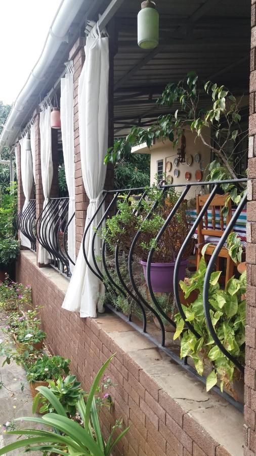 Comfy Home-Tropical Garden & 5 Min Walk To Beach Tamarin Eksteriør billede