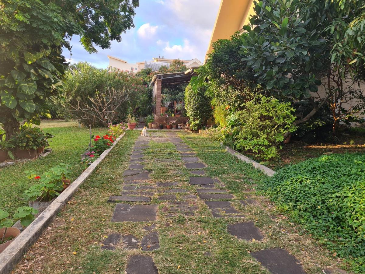 Comfy Home-Tropical Garden & 5 Min Walk To Beach Tamarin Eksteriør billede